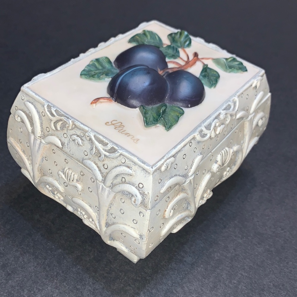 Jewelry box Vintage DECOLINE NEW YORK 3D Footed trinket box